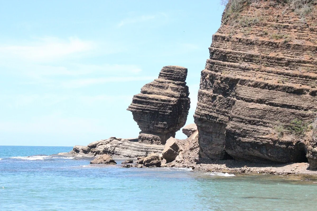 Bourail La Roche Percee
