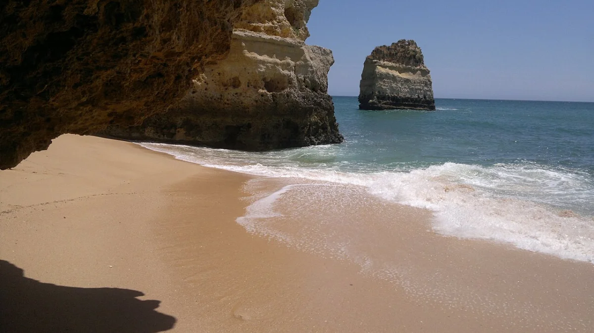 Praia do Buraco