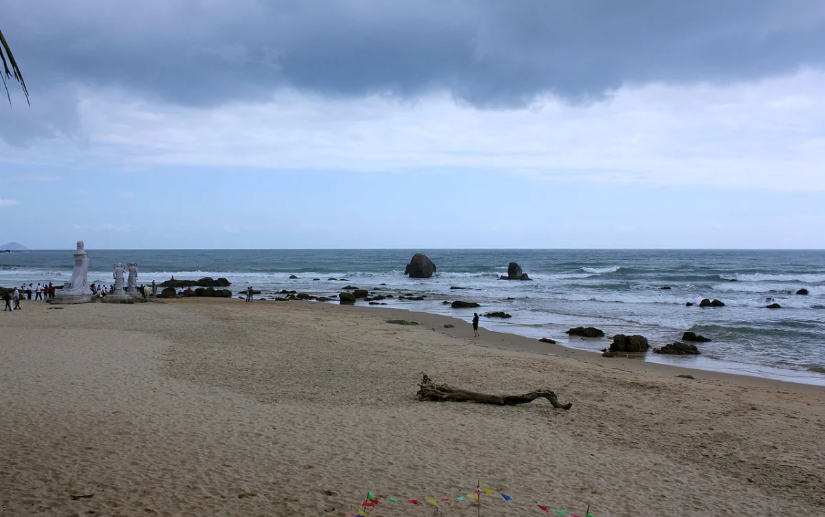 Riyue Bay (Sun Moon Bay)